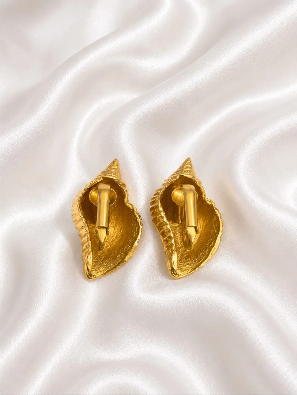 Gold Shell Motif Clip-on Earrings